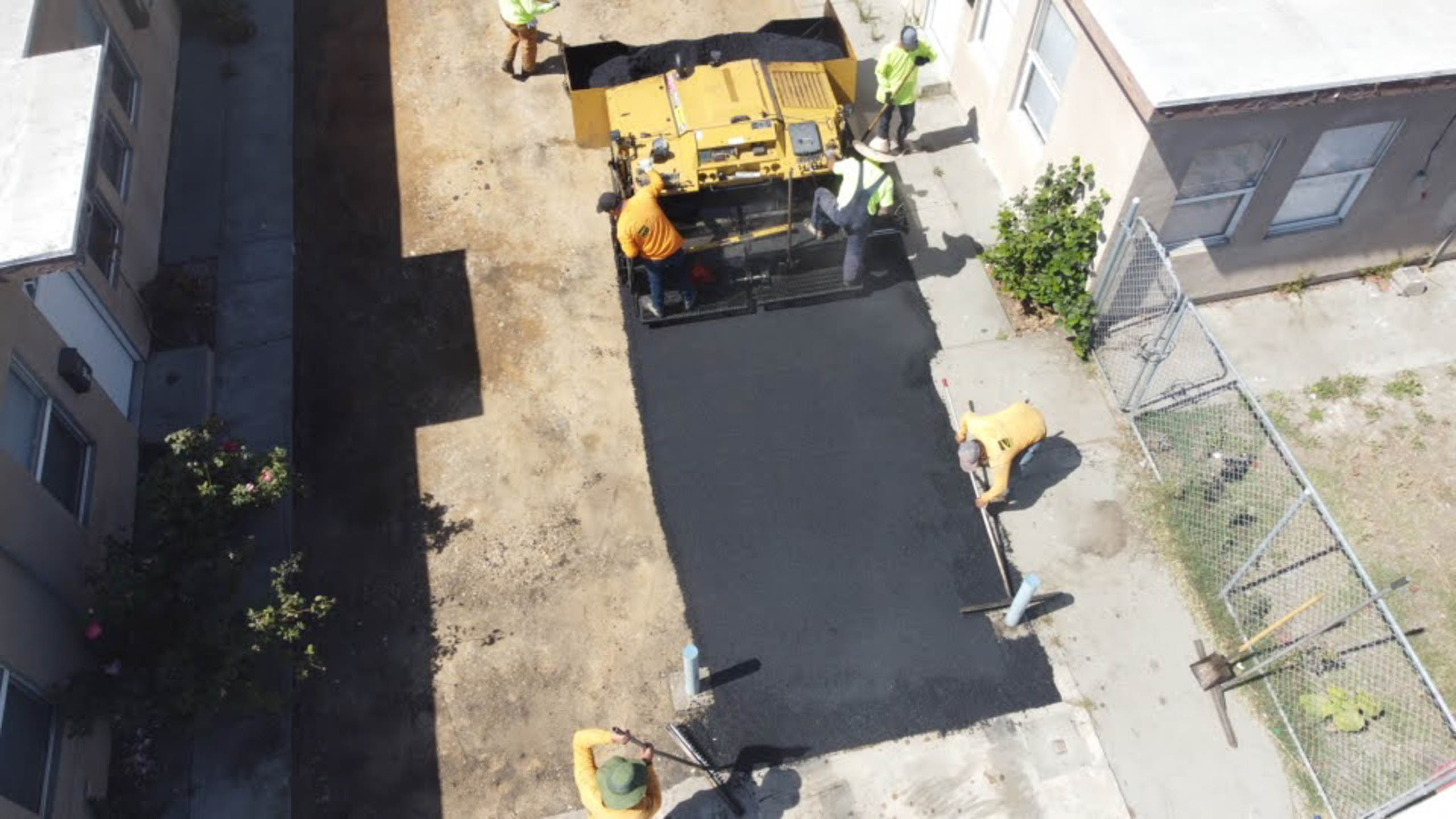 What is the Difference Between Road Asphalt and Driveway Asphalt?