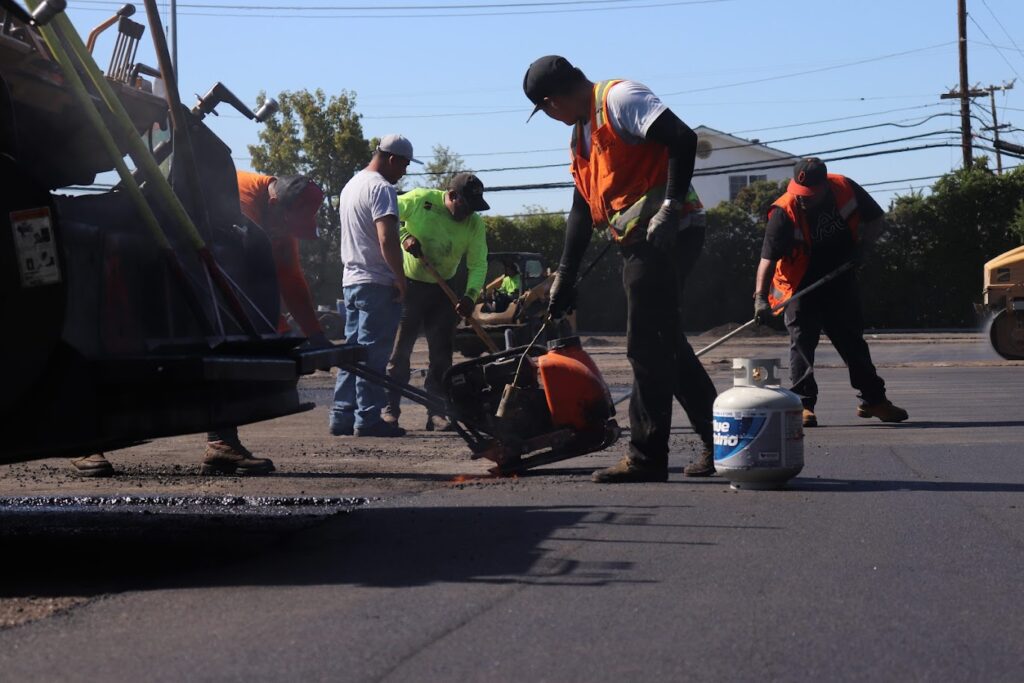 7 Expert Facts: Concrete Services Meaning Explained 2 Contractors explaining the concrete services meaning on a commercial site