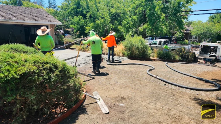 concrete-pouring-workers