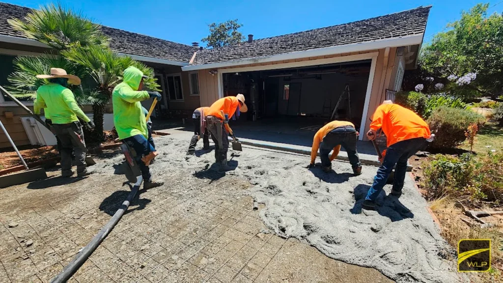 Asphalt Driveway Maintenance: 7 Proven Tips to Extend Its Lifespan 1 Professional asphalt driveway maintenance showing a clean, newly sealed surface